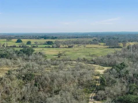 1144 Treetop Lane Luling TX 78648