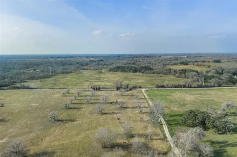 1144 Treetop Lane Luling TX 78648