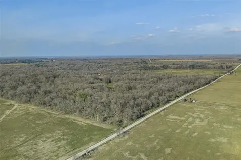 1144 Treetop Lane Luling TX 78648