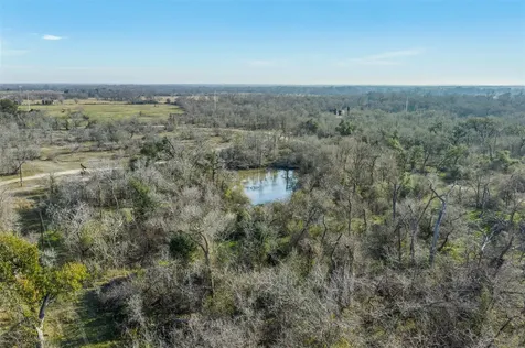 1144 Treetop Lane Luling TX 78648