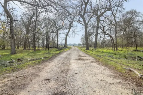 1144 Treetop Lane Luling TX 78648