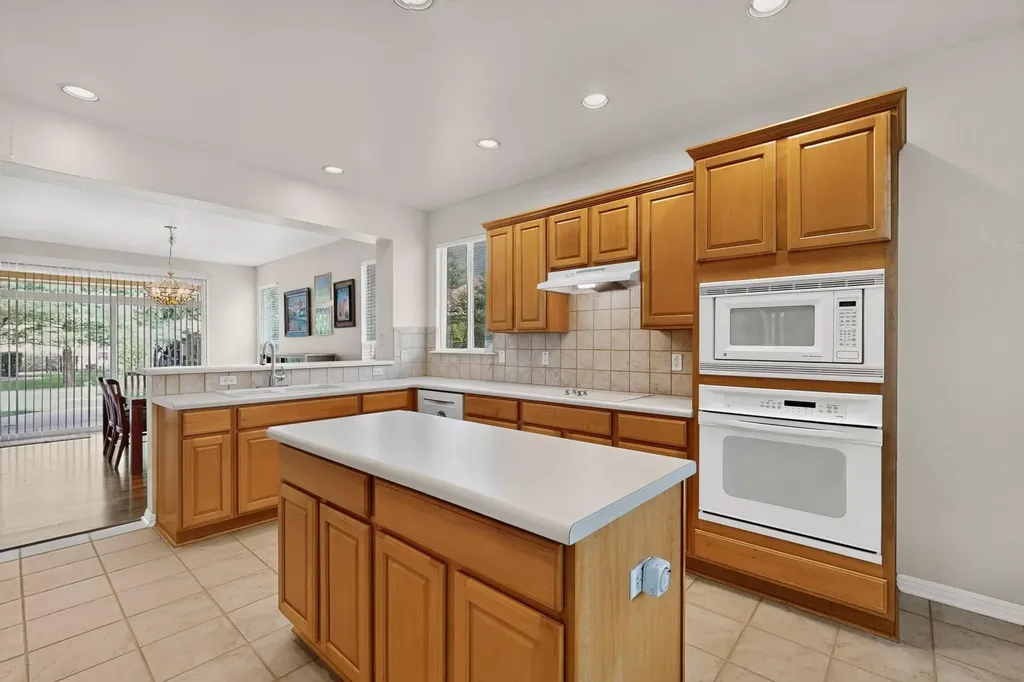 207 Red Poppy Trail Georgetown TX 78633