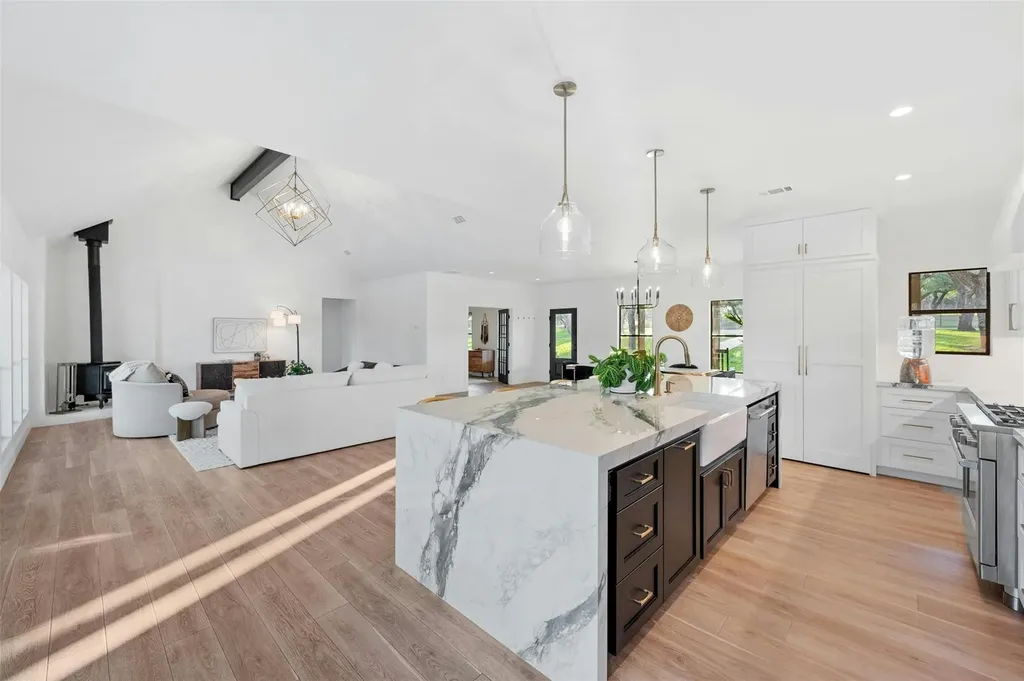 333 Stallion Lane Dripping Springs TX 78620