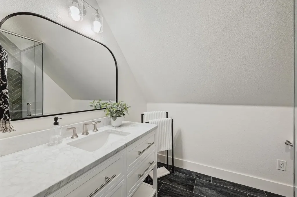 333 Stallion Lane Dripping Springs TX 78620