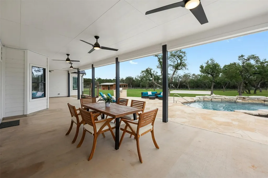 333 Stallion Lane Dripping Springs TX 78620