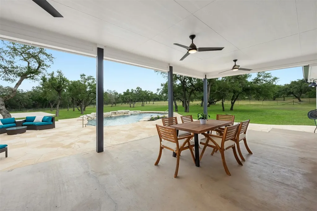 333 Stallion Lane Dripping Springs TX 78620