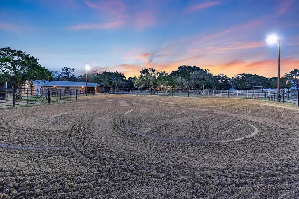 1005 County Road 414 Spicewood TX 78669