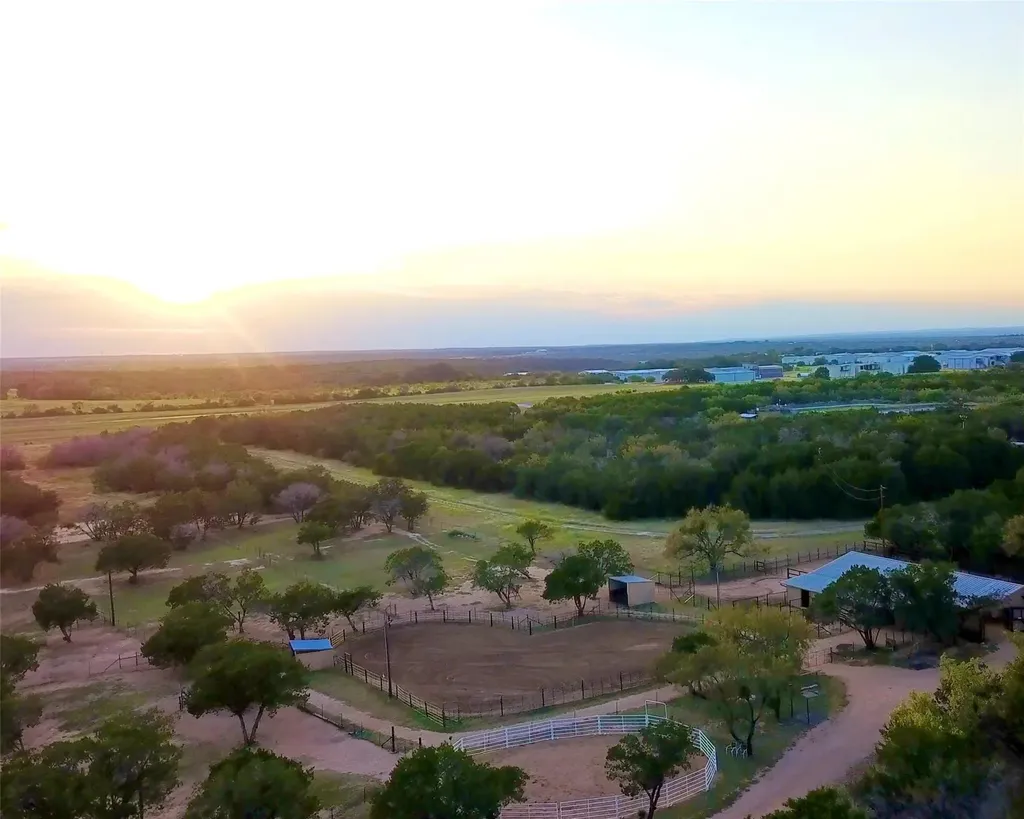 1005 County Road 414 Spicewood TX 78669