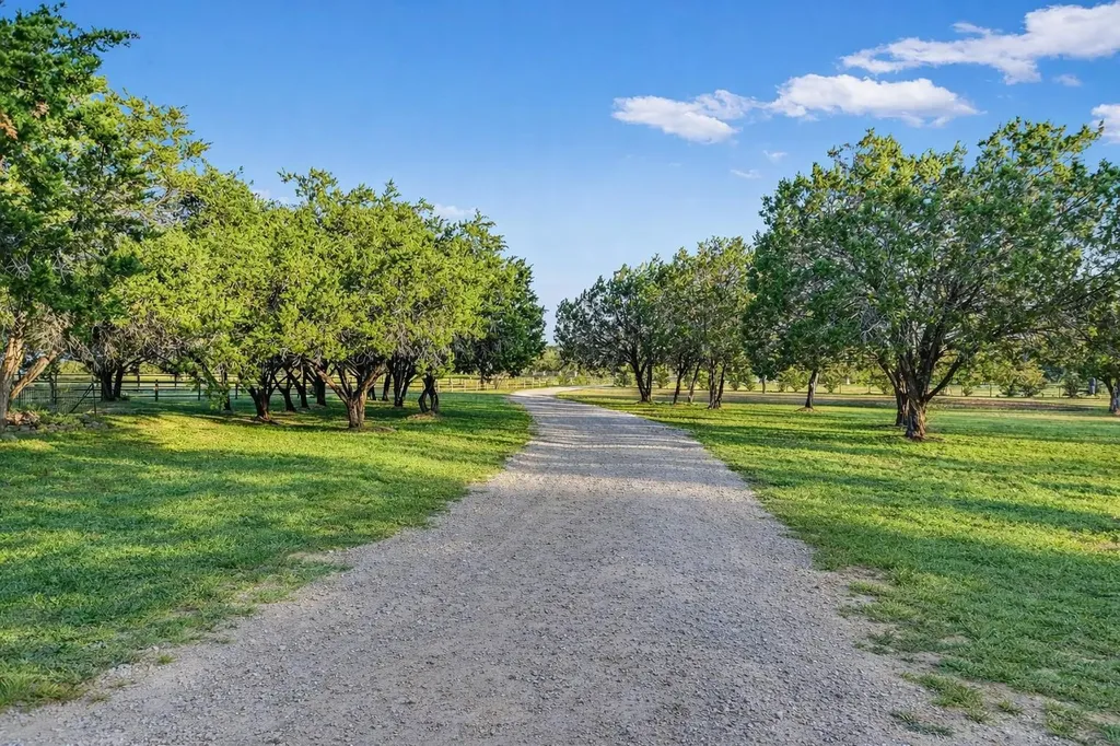 1005 County Road 414 Spicewood TX 78669