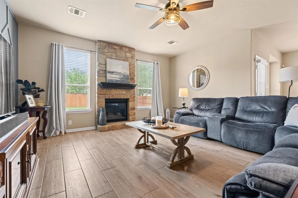 216 Arrezo Lane Georgetown TX 78628