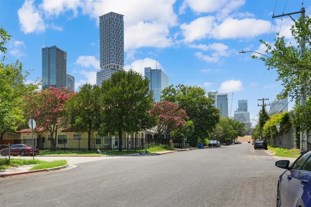 1114 E 3rd Street Austin TX 78702