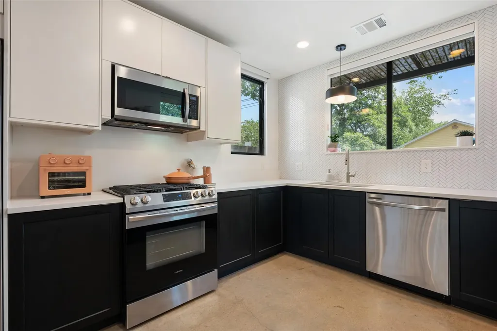 1114 E 3rd Street Austin TX 78702