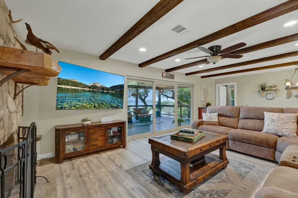 1422 Oakridge Lane Canyon Lake TX 78133