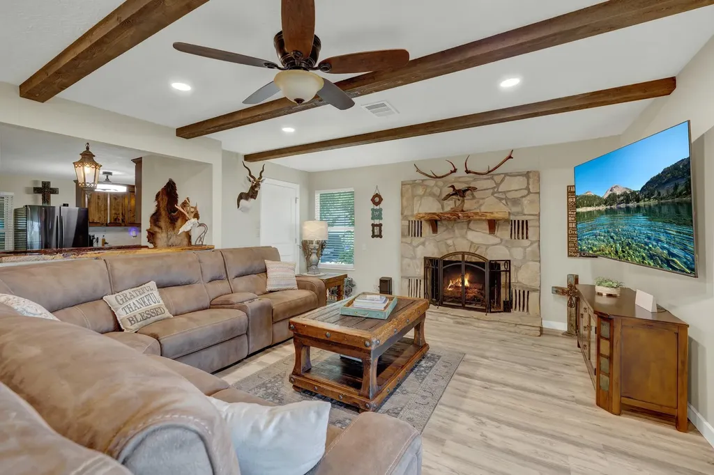 1422 Oakridge Lane Canyon Lake TX 78133