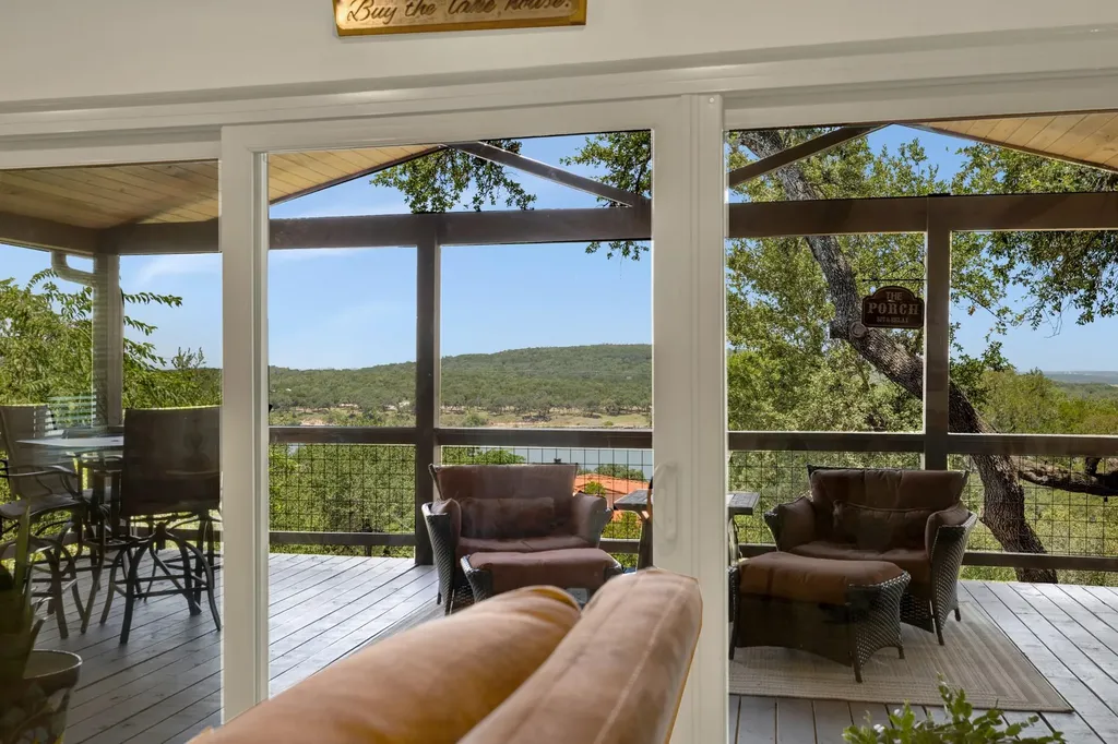 1422 Oakridge Lane Canyon Lake TX 78133