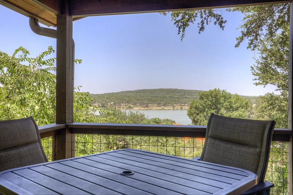 1422 Oakridge Lane Canyon Lake TX 78133