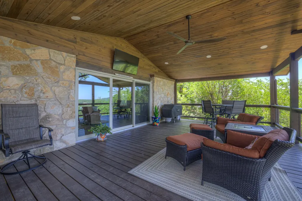 1422 Oakridge Lane Canyon Lake TX 78133