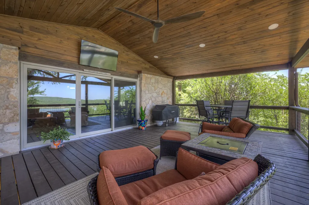 1422 Oakridge Lane Canyon Lake TX 78133