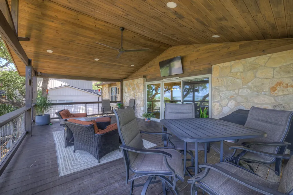 1422 Oakridge Lane Canyon Lake TX 78133