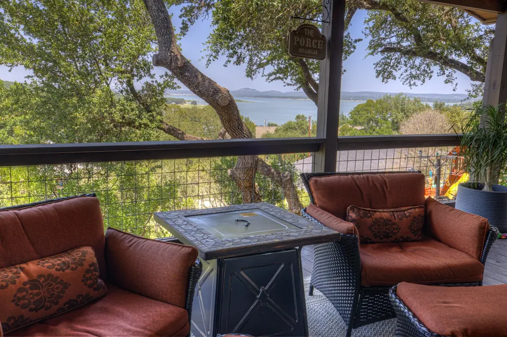 1422 Oakridge Lane Canyon Lake TX 78133