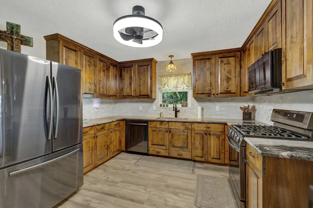 1422 Oakridge Lane Canyon Lake TX 78133