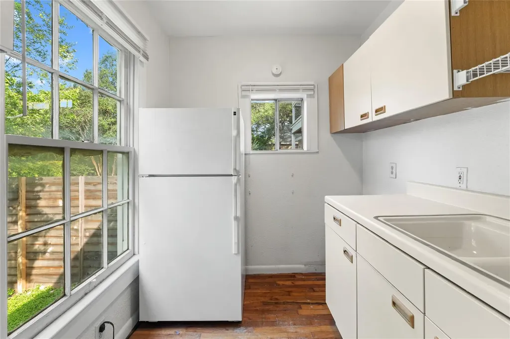 2101 W 10th Street Austin TX 78703