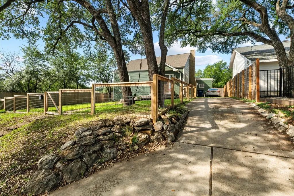 2101 W 10th Street Austin TX 78703