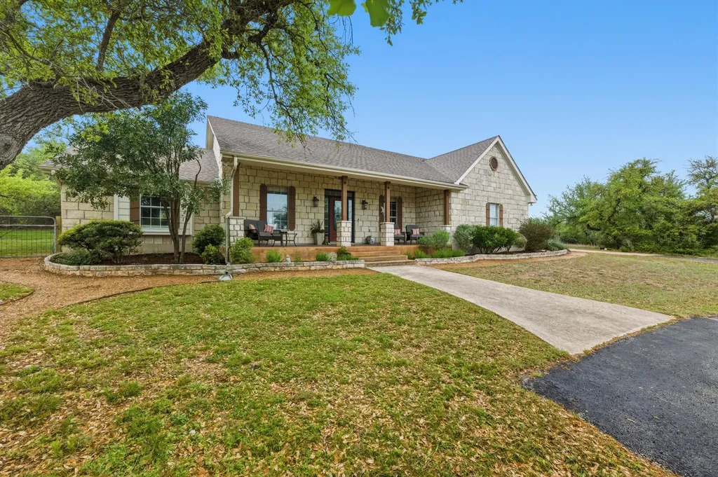 508 S Lariat Circle Dripping Springs TX 78620