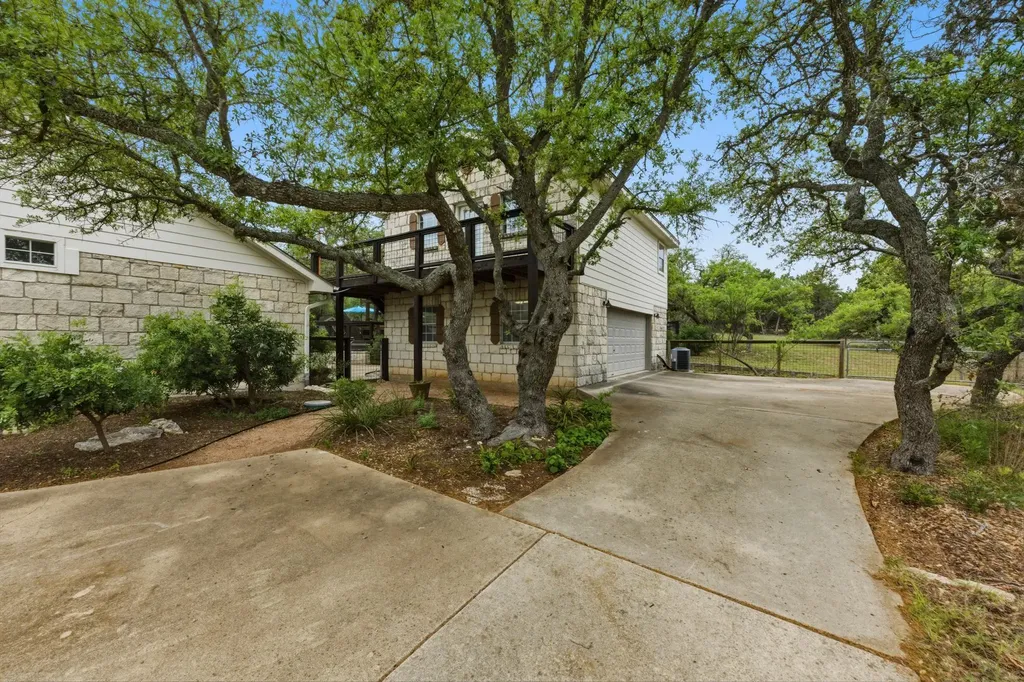 508 S Lariat Circle Dripping Springs TX 78620