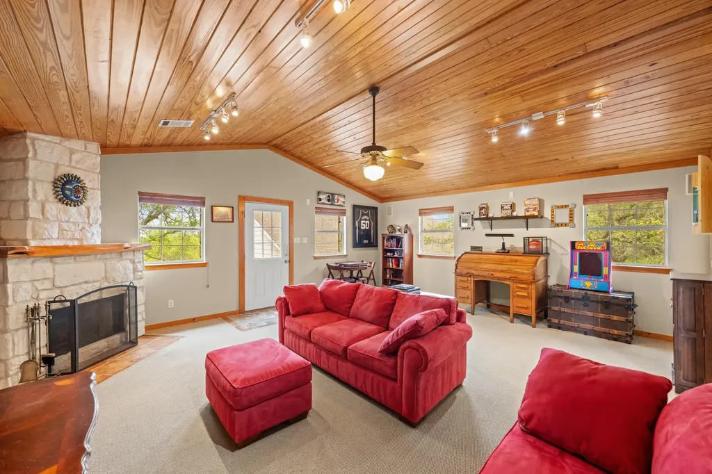 508 S Lariat Circle Dripping Springs TX 78620