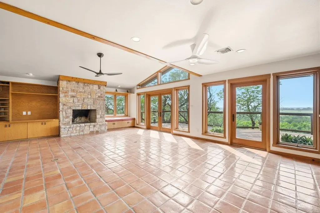 212 Comanche Camp Kyle TX 78640