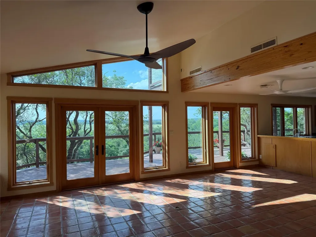 212 Comanche Camp Kyle TX 78640