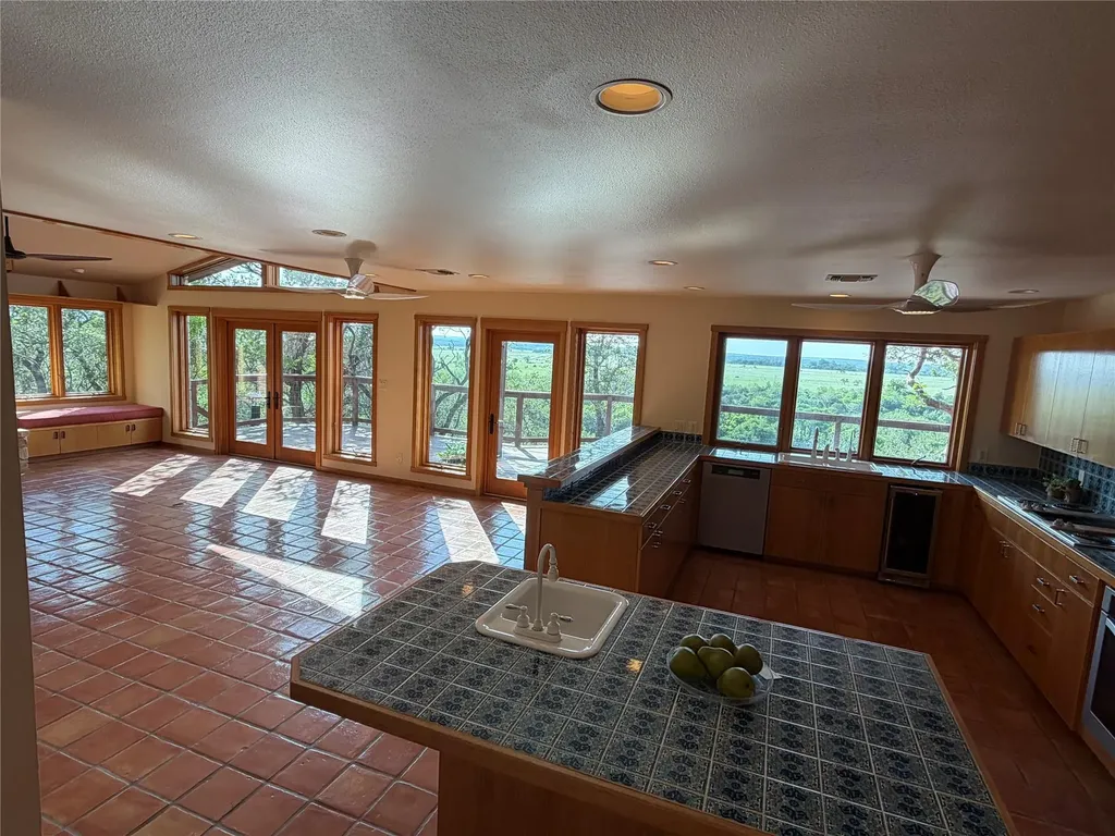 212 Comanche Camp Kyle TX 78640