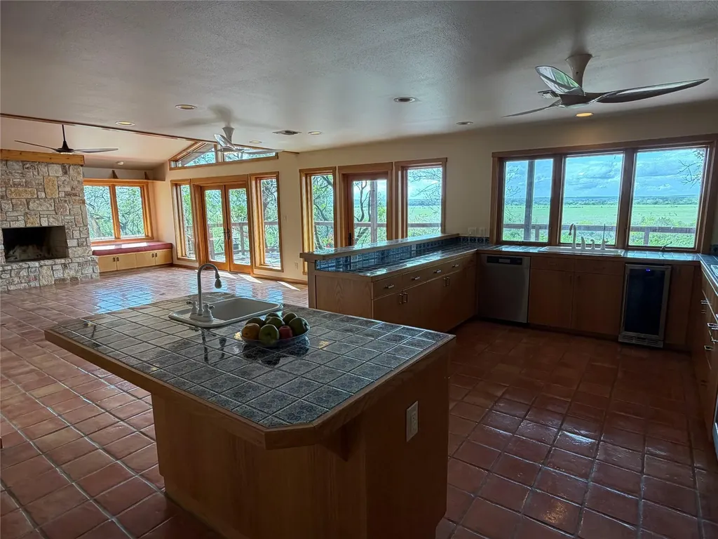 212 Comanche Camp Kyle TX 78640
