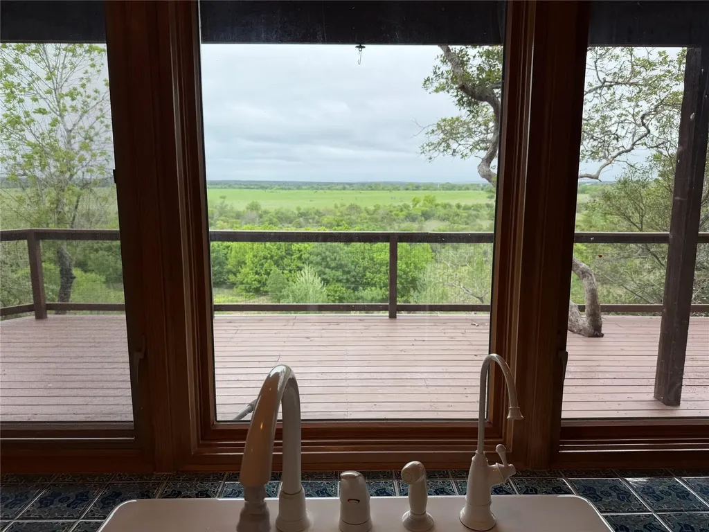212 Comanche Camp Kyle TX 78640