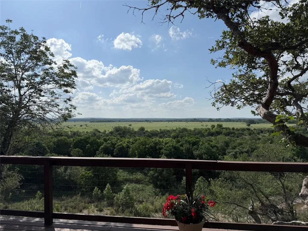 212 Comanche Camp Kyle TX 78640