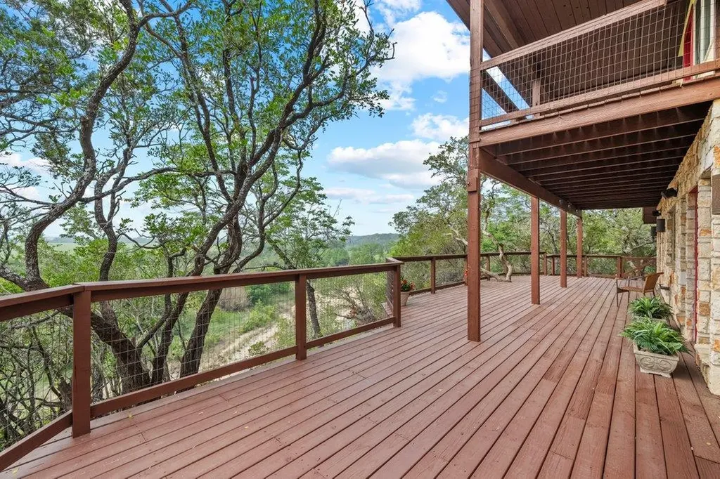 212 Comanche Camp Kyle TX 78640