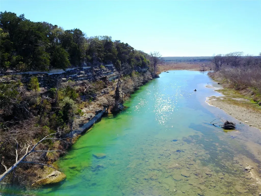 212 Comanche Camp Kyle TX 78640