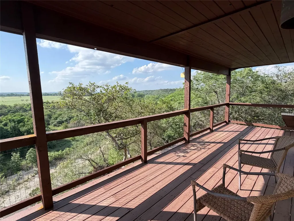 212 Comanche Camp Kyle TX 78640