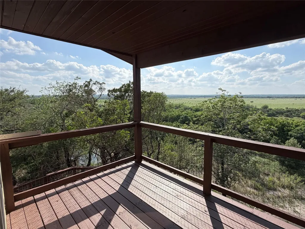 212 Comanche Camp Kyle TX 78640