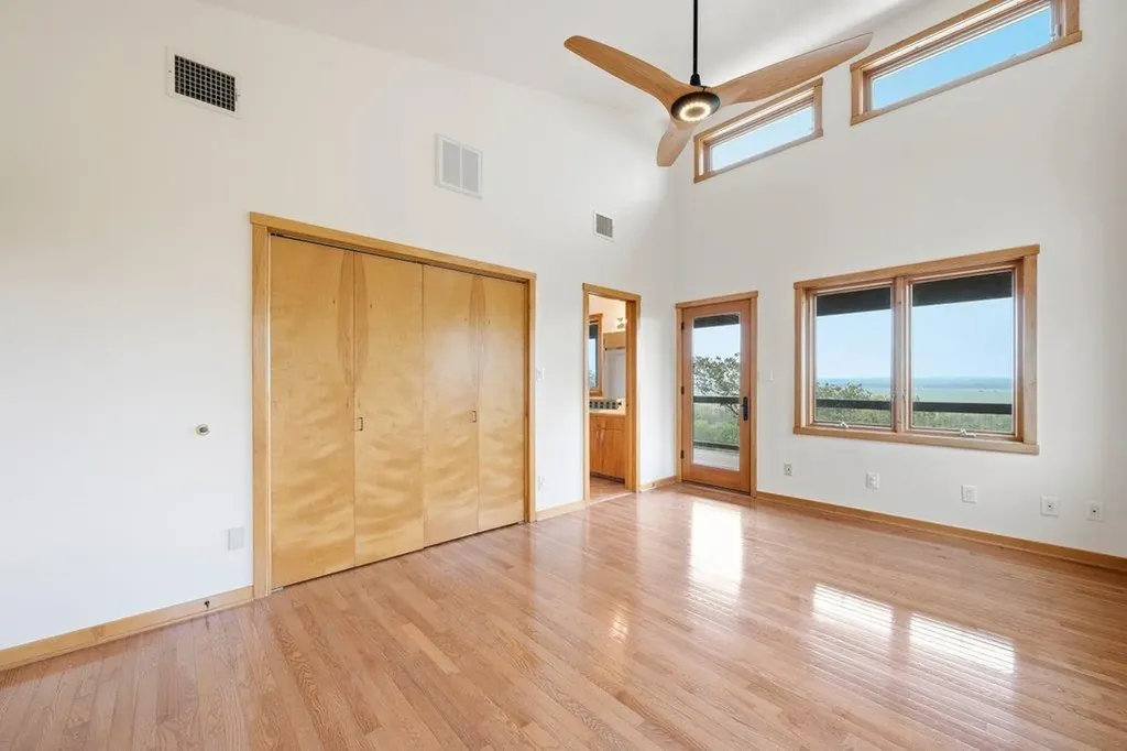 212 Comanche Camp Kyle TX 78640