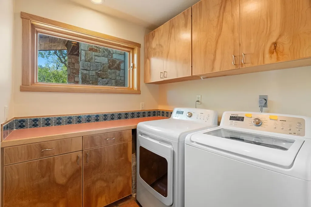 212 Comanche Camp Kyle TX 78640