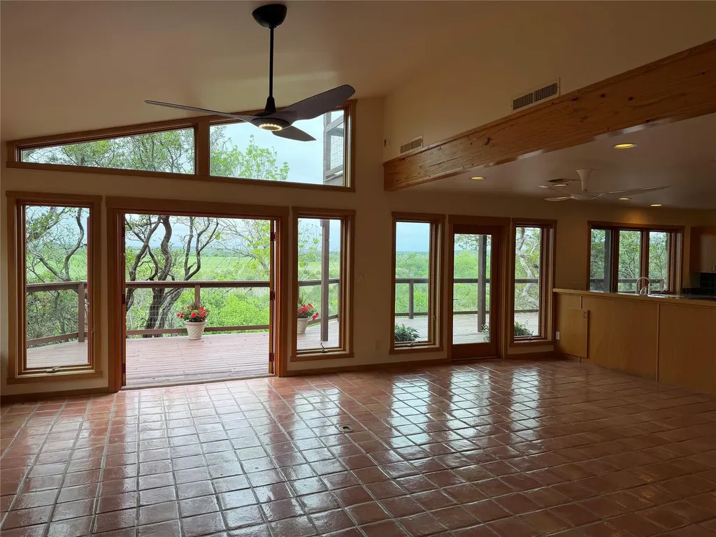 212 Comanche Camp Kyle TX 78640
