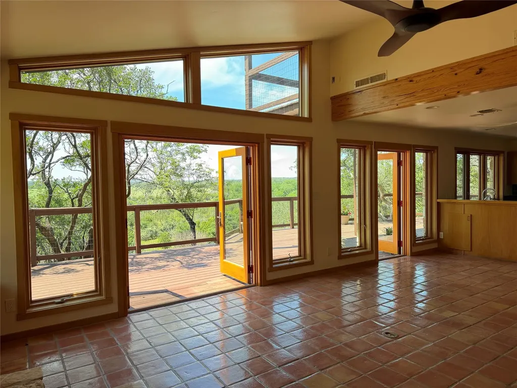 212 Comanche Camp Kyle TX 78640
