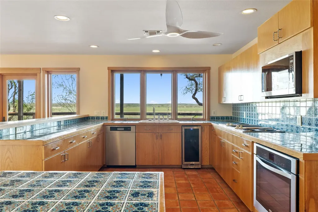 212 Comanche Camp Kyle TX 78640