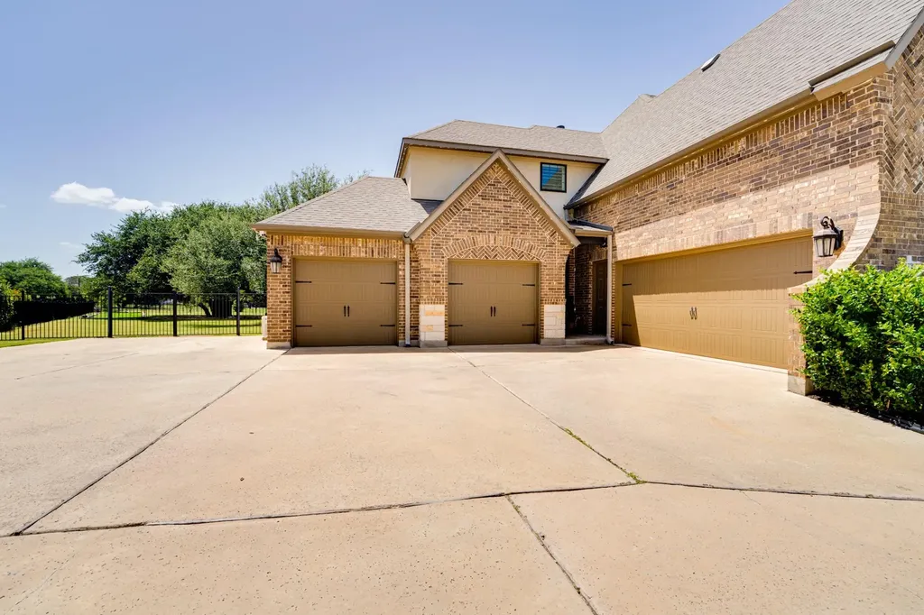 112 Mescalero Liberty Hill TX 78642
