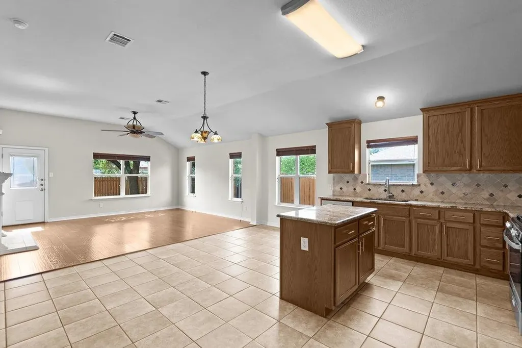 107 S Treasure Oaks Drive Leander TX 78641