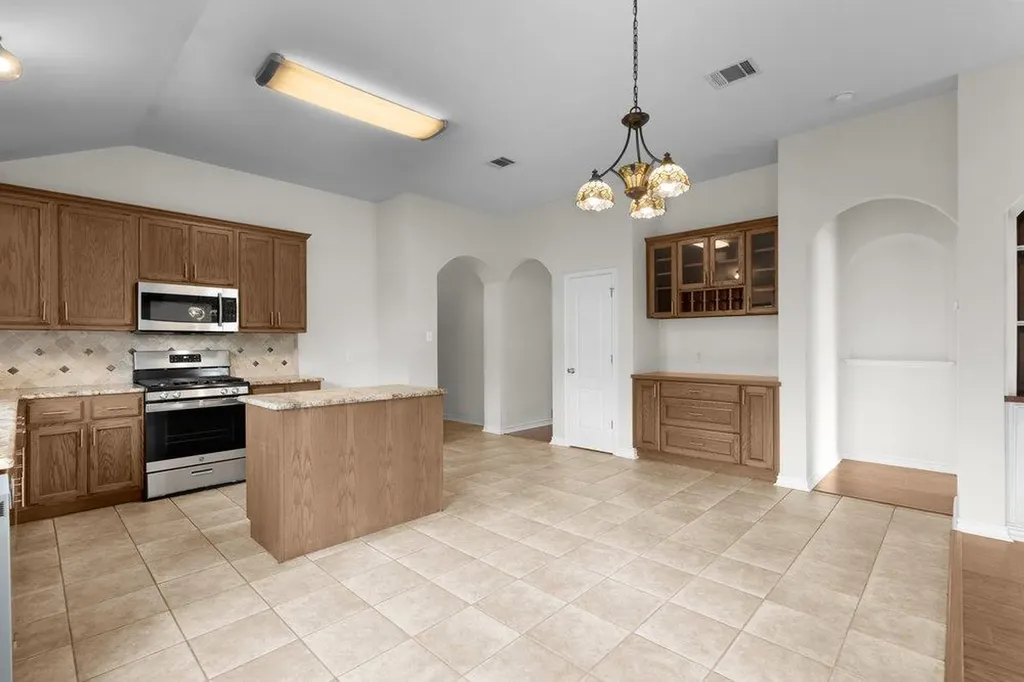 107 S Treasure Oaks Drive Leander TX 78641