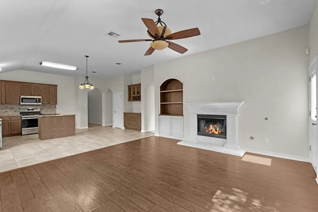 107 S Treasure Oaks Drive Leander TX 78641