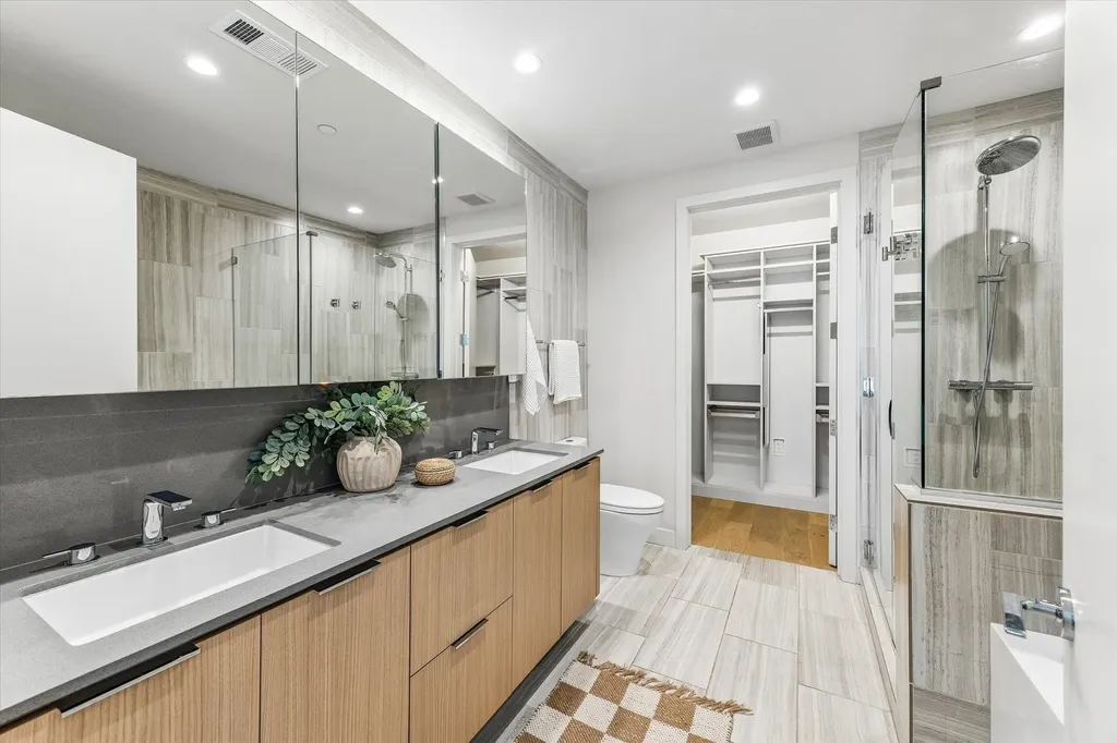 44 East Avenue Austin TX 78701